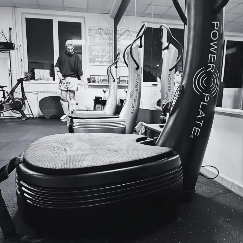 Boks Kik i Power Plate